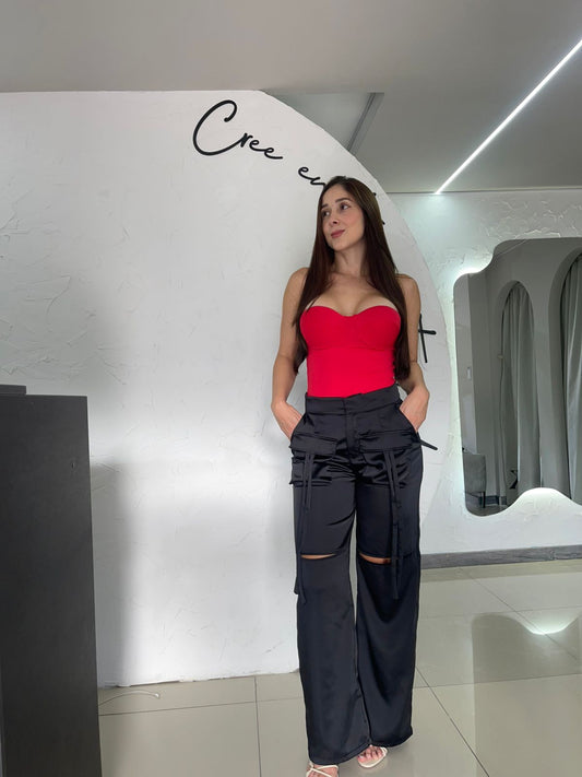 Pantalón bolsillos y abertura