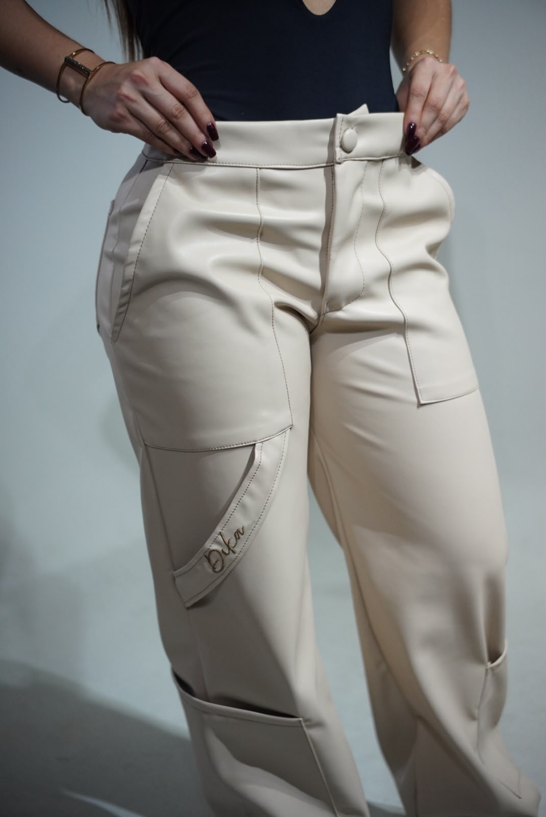 Pantalón cuerina DK