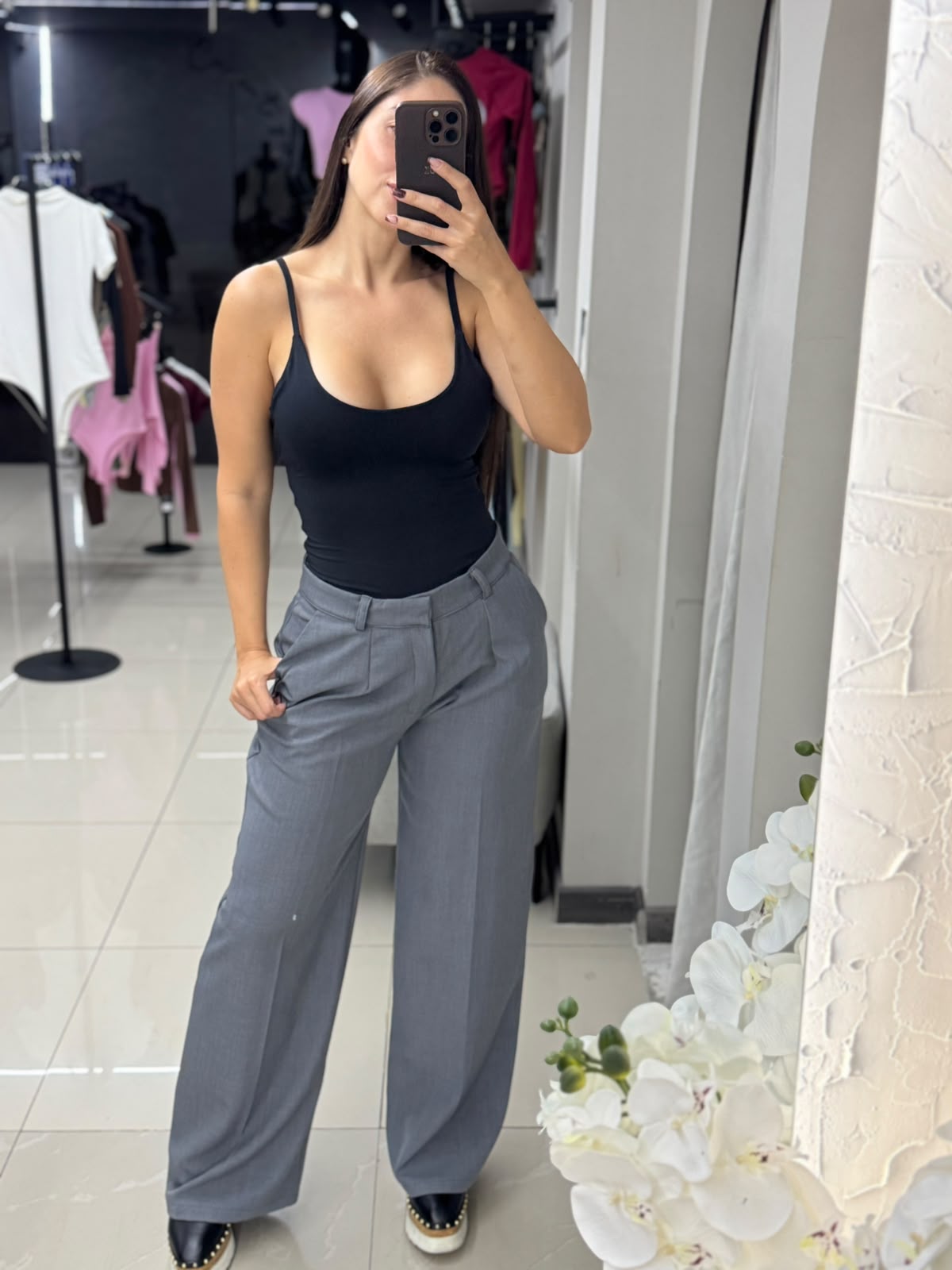 Pantalón básico tipo sastre
